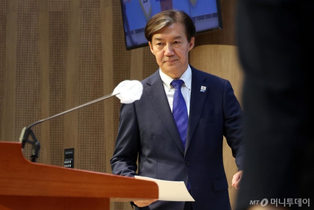 [Seoul=Newsis] Reporter Jo Sung-bong = Rep. Choe Guk of the Choe Guk Innovation Party is entering the communication room of the National Assembly in Yeouido, Seoul on the morning of the 4th to declare his candidacy for party leadership. 2024.07.04. suncho21@newsis.com /Photo=