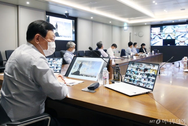 Chairman Shin Dong-bin in the '2020 2nd Half VCM.' /Photo=news1 (provided by Lotte)