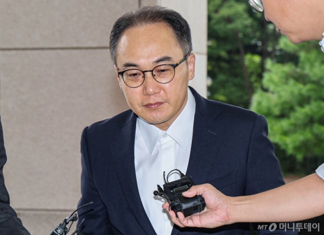 (Seoul=news1) Reporter Kim Dowoo = Prosecutor General Lee Won-seok is entering the Seoul Seocho-gu District Prosecutors' Office on the morning of the 23rd. 2024.7.23/news1 Copyright (C) news1. All rights reserved. Unauthorized reproduction and