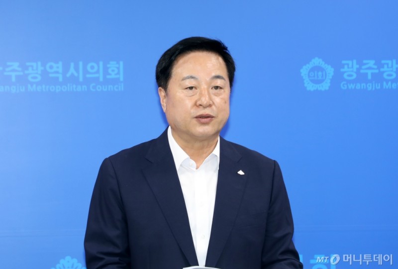 <b>김두관</b> "<b>민주당</b>, 외연확장에 실패…이재명의 민주당, 분열만 촉발"