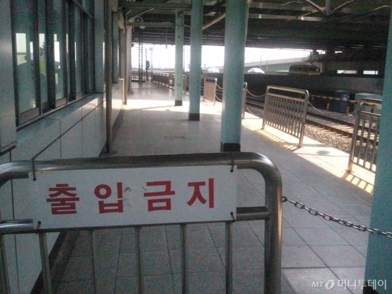 1호선 <b>구로역서 작업차량</b> 충돌…선로 보수하던 2명 추락 사망