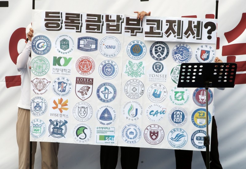 "전쟁국가도 안 이래" <b>의대생</b> 부모들, 광복절 <b>집회</b>…시민들 표정은