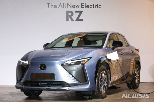 Lexus's first electric vehicle (BEV) exclusive model 'RZ 450e' on display at Lotte World Mall World Park in Seoul, Songpa-gu on the morning of June 21st last year. /Photo=newsis