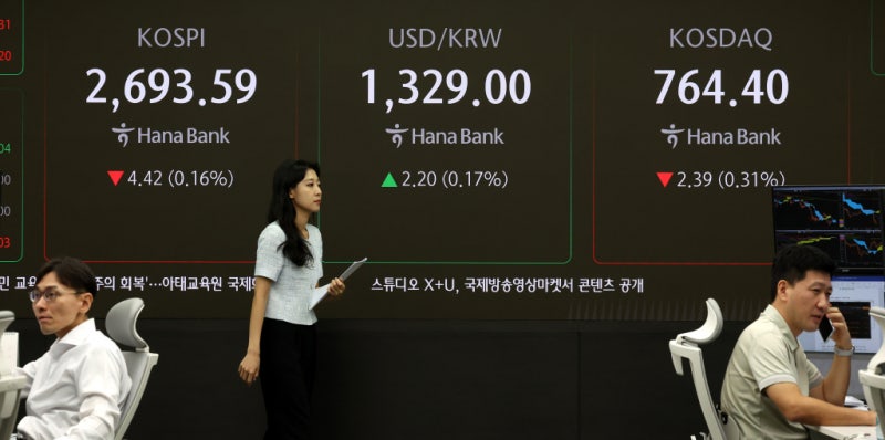 개인·<b>외인</b> '팔자'…코스피 2690선에서 약보합 출발