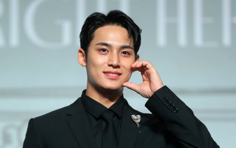 <b>세븐틴 민규</b> 노출사진 유출…록시땅 직원 '대기발령'