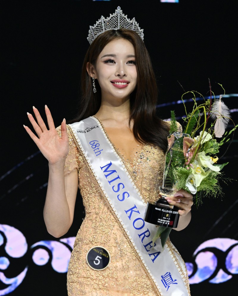 <b>미스코리아</b> '진'은 22세 <b>연대생</b>…"롤모델은 봉준호" 이유가