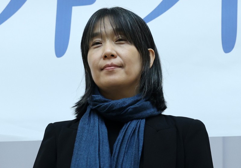 노벨문학상에 <b>한강</b>…한국 작가 최초 수상