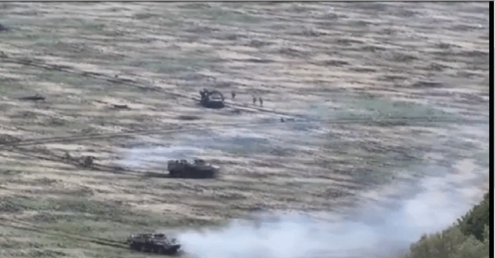 去る 30日クルスク地域に北朝鮮軍推定される歩兵たちがロシア BTR-82 装甲車で下った直後姿/写真=自由アジア放送(RFA) ガルムリ(写真提供=ウクライナ軍当局)