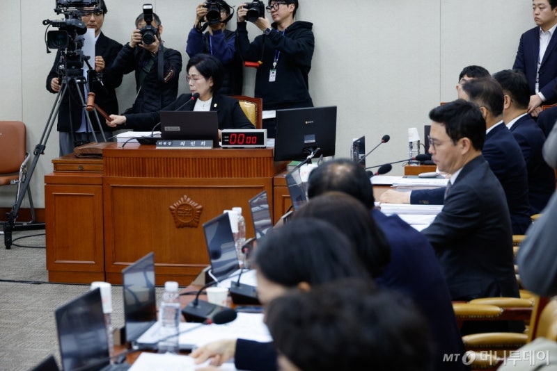 KBS 사장 후보 인사청문회, <b>하루</b> 더 <b>연장</b>…20일까지 진행