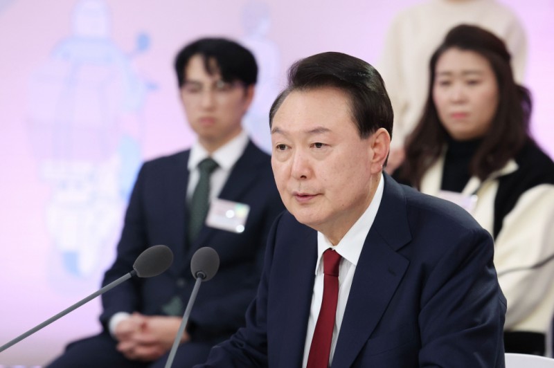 윤 <b>대통령</b> "배달 수수료 30% 인하...백종원 1000명 키운다"