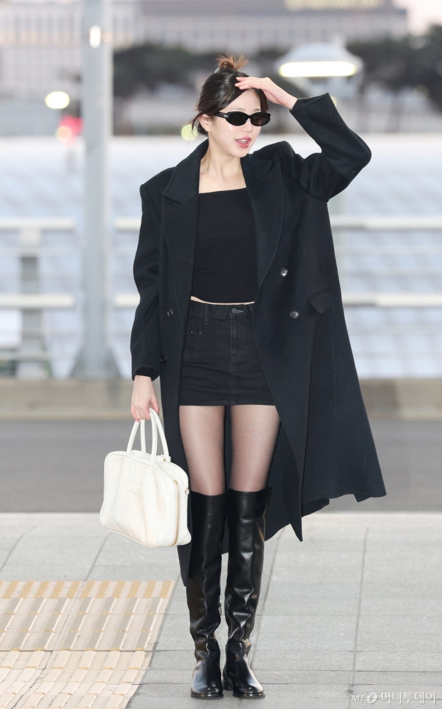 (인천공항=뉴스1) 권현진 기자 = 아이브 장원영이 '제9회 아시아 아티스트 어워즈(AAA)' 참석을 위해 26일 인천국제공항을 통해 태국 방콕으로 출국하고 있다. 2024.12.26/뉴스1 Copyright (C