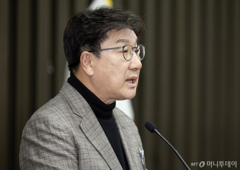 與<b>권성동</b> "尹탄핵에서 내란 제외? 각하하고 국회서 재의결해야"