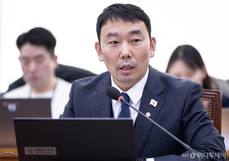 野 김용민 "<b>백골단</b> 회견 깜짝 놀라···<b>김민전</b> <b>제명안</b> 발의 검토"