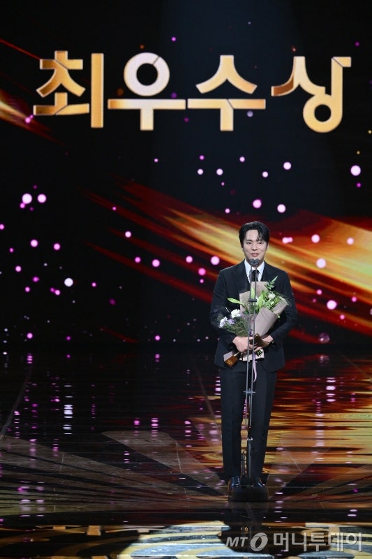 '김딱딱' 소환한 배우 <b>김정현</b>, 6년 만에 공개 사과했지만 '서현'은 없었...
