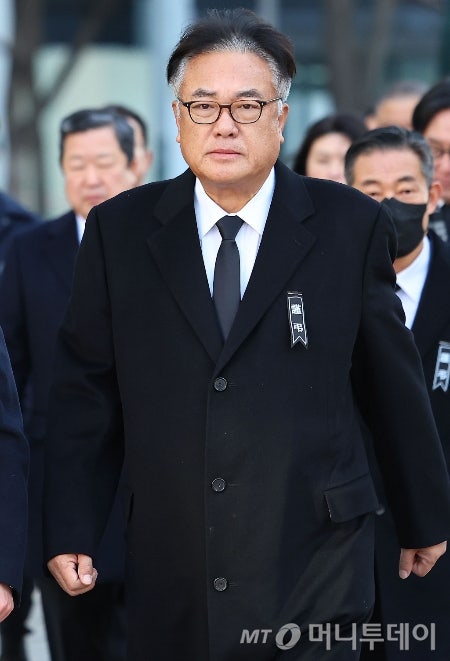 <b>정진석</b> 비서실장, 대국민 호소…"尹에 자기 <b>방어권</b> 보장해달라"