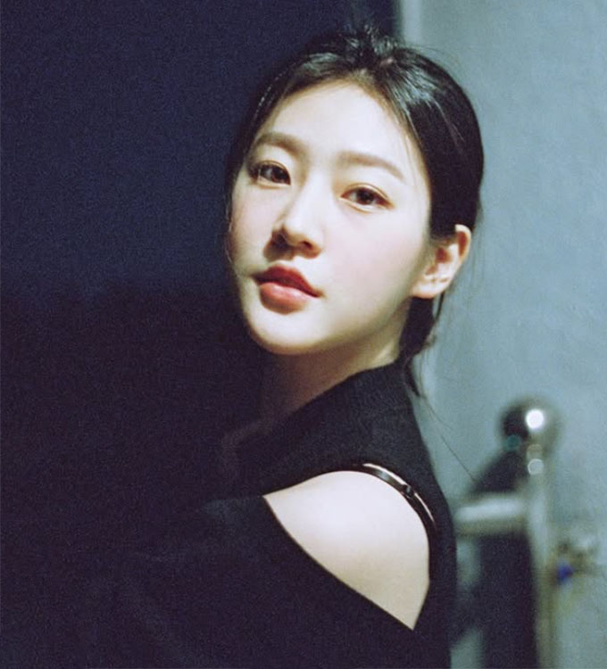 유튜버 이진호가 배우 고(故) 김새론의 결혼, 낙태 등을 폭로한 데 이어 고인의 사망 원인으로 지난 1월 미국에서 결혼한 남편을 거론하며 관련 녹취를 공개하자 누리꾼들이 싸늘한 반응을 보였다./사진=고(故) 김새론