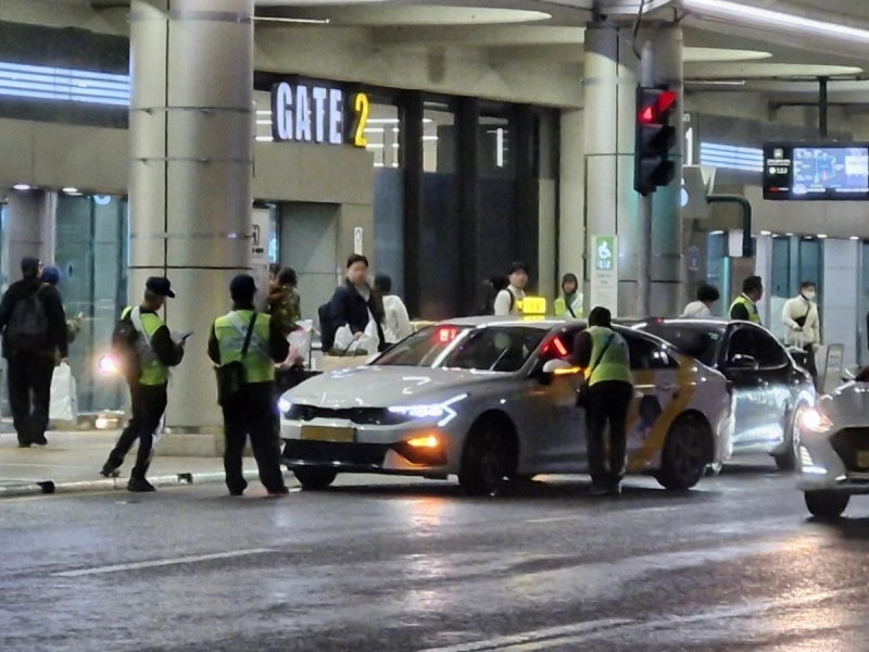 승차거부·호객행위 없앤다…서울시, <b>김포공항</b> 불법 행위 <b>단속</b>