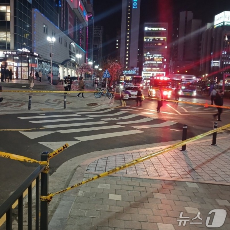 도로가 10 푹 꺼졌다…<b>인천 부평역</b> 인근서 <b>싱크홀</b> 의심 사고