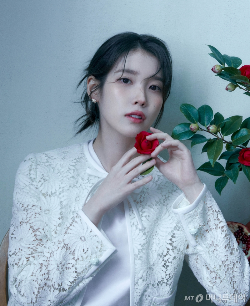 넷플릭스 오리지널 시리즈 '폭싹 속았수다'의 주연배우 아이유가 2일 진행된 라운드 인터뷰를 위해 포즈를 취하고 있다./사진제공=넷플릭스 2025.04.02 /사진=이동훈 photoguy@