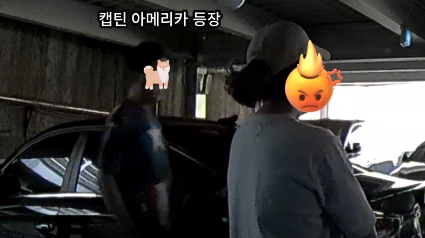 이중 주차를 한 택시 기사가 차 빼 달라는 연락에 캡틴 아메리카 옷을 입고 등장했다./사진='보배드림' 갈무리