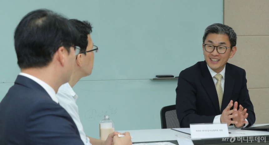 'AI와 한국의 미래' 지상 좌담회.맨 오른쪽이 사회자인 최경진 가천대 교수 /사진=김창현 기자 chmt@