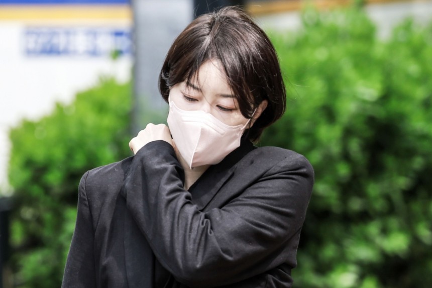 음주운전 및 불법 숙박업 혐의로 재판에 넘겨진 문재인 전 대통령의 딸 문다혜 씨가 17일 서울 마포구 서울서부지방법원에서 열린 1심 선고기일에 출석하고 있다./사진=뉴시스
