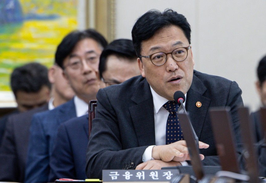 김병환 금융위원회 위원장이 지난달 28일 오전 서울 여의도 국회에서 열린 제424회 국회(임시회) 정무위원회 제1차 전체회의에서 의원 질의에 답변하고 있다./사진=뉴스1