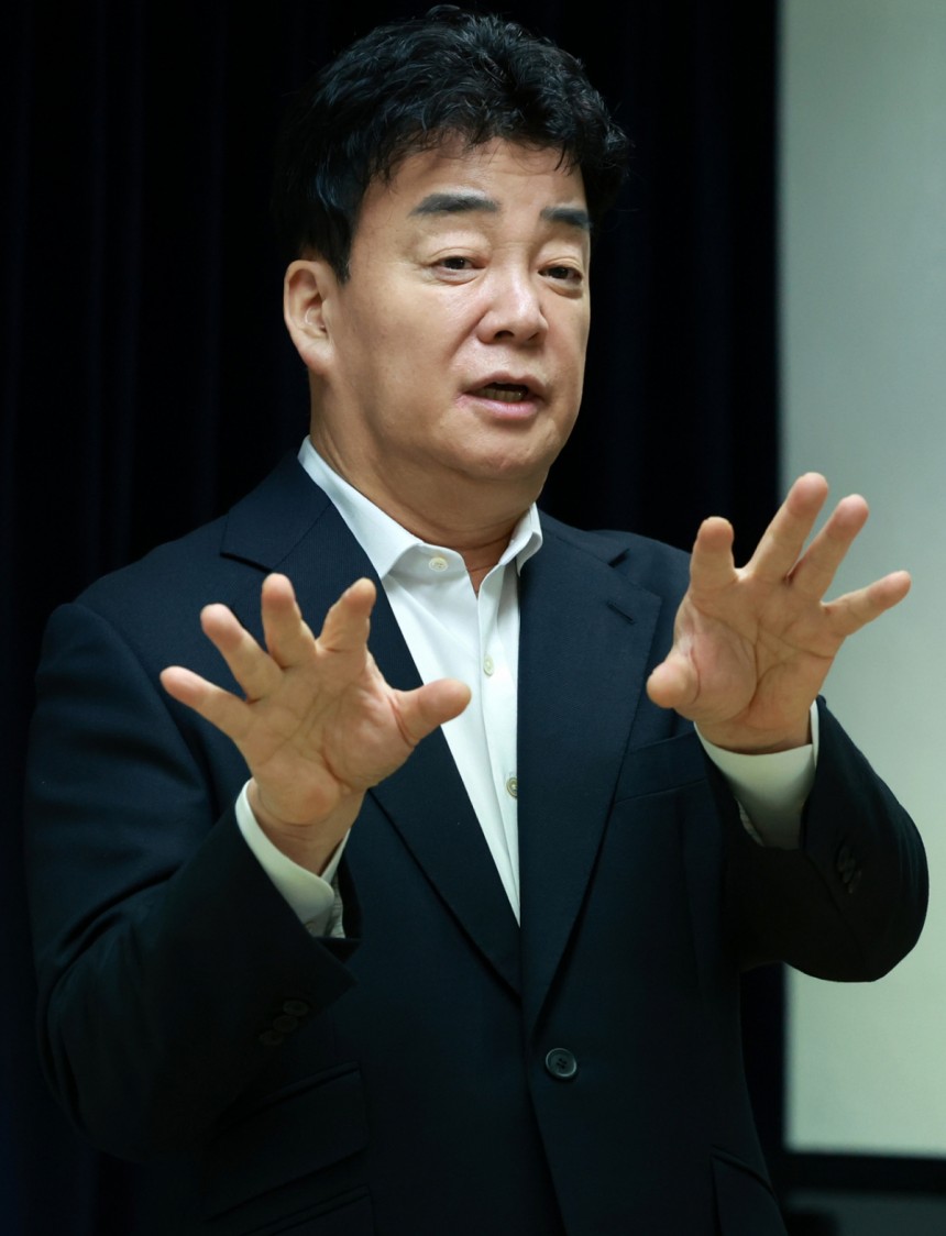 (서울=뉴스1) 김진환 기자 = 백종원 더본코리아 대표가 28일 서울 서초구 스페이스쉐어 강남역센터에서 열린 정기 주주총회에서 발언하고 있다.2025.3.28/뉴스1 Copyright (C) 뉴스1.All ri