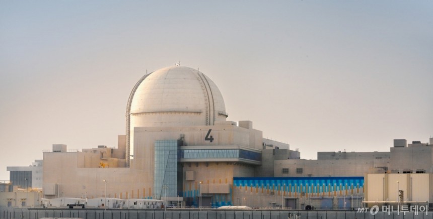  한국전력이 5일 한전과 UAE원자력공사(ENEC)의 합작투자로 설립된 바라카원전 운영사(Nawah Energy)의 UAE 바라카원전 4호기가 성공적으로 상업운전을 개시했다고 밝혔다.사진은 바라카원전 4호기 모습.
