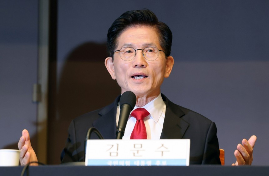 (서울=뉴스1) 박세연 기자 = 김문수 국민의힘 대선 후보가 8일 서울 중구 프레스센터에서 열린 관훈클럽 토론에 참석해 단일화 관련 질의에 답하고 있다.2025.5.8/뉴스1 Copyright (C) 뉴스1.