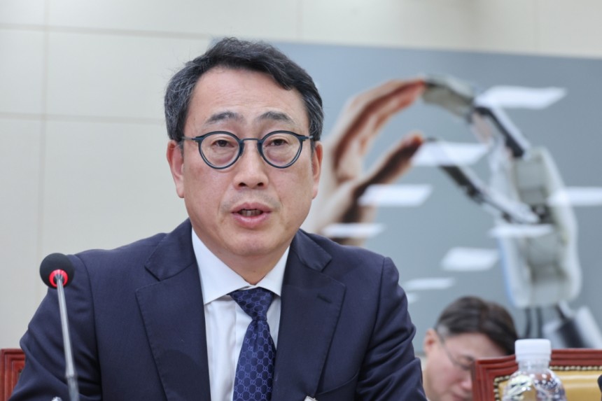 유영상 SK텔레콤 대표이사가 8일 오후 서울 여의도 국회 과학기술정보방송통신위원회에서 열린 SK텔레콤 해킹 관련 청문회에 출석해 의원 질의에 답하고 있다./사진=뉴스1
