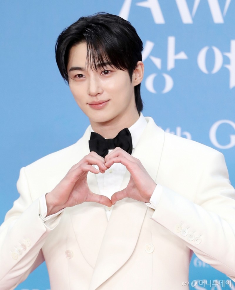 <b>변우석</b> 소속사 "매니저 사칭 금전 사기 발생…법적 대응할 것"