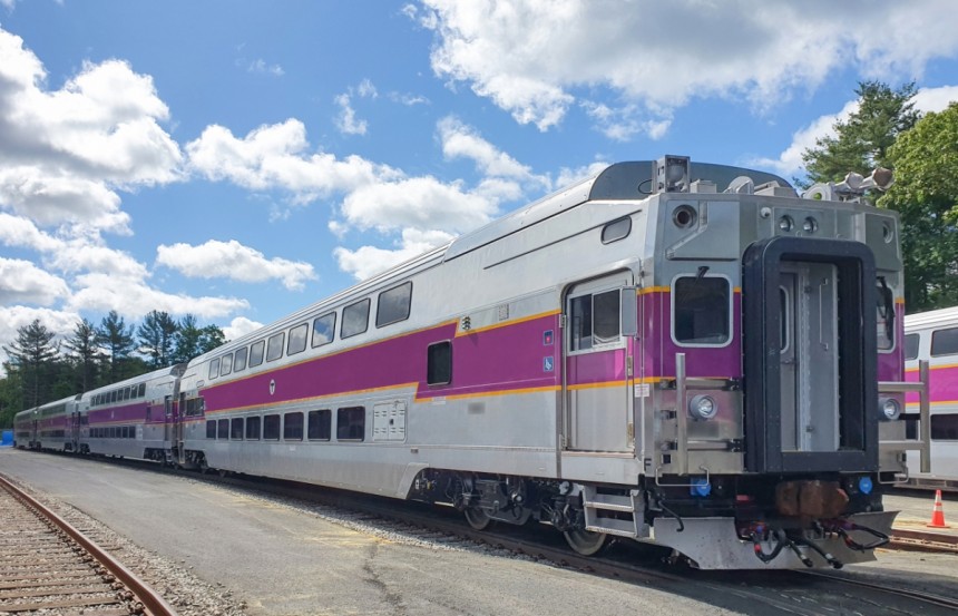 미국 보스턴 MBTA 2층 객차 사진