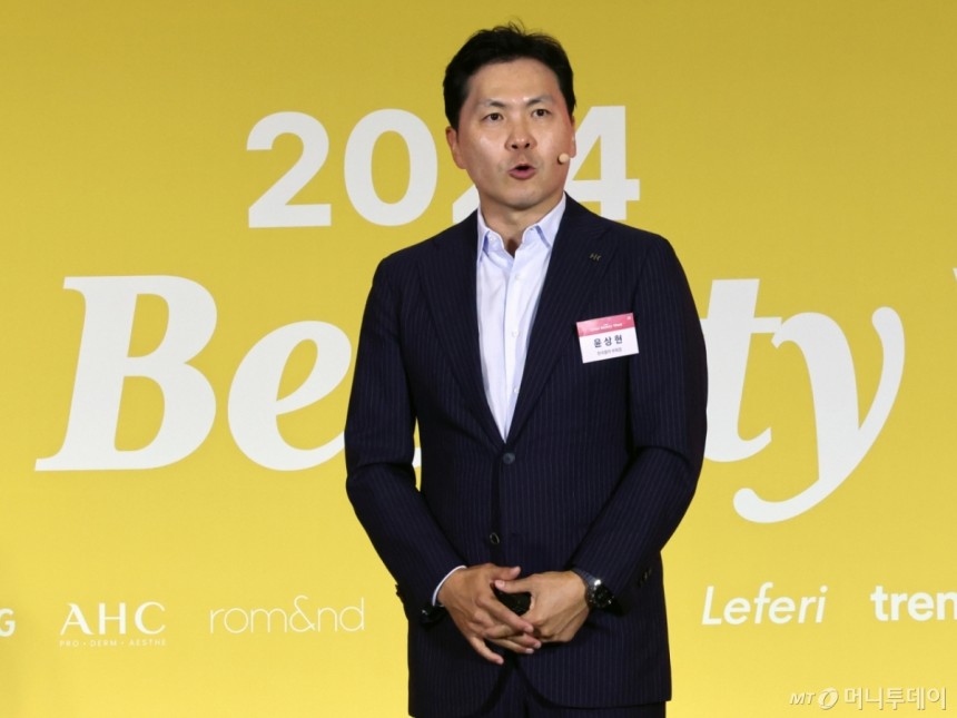 (서울=뉴스1) 황기선 기자 = '2024 서울뷰티위크' 개막식에서 기조강연을 하는 윤상현 한국콜마 부회장의 모습 Copyright (C) 뉴스1.All rights reserved.무단 전재 및 재배포,<a href=