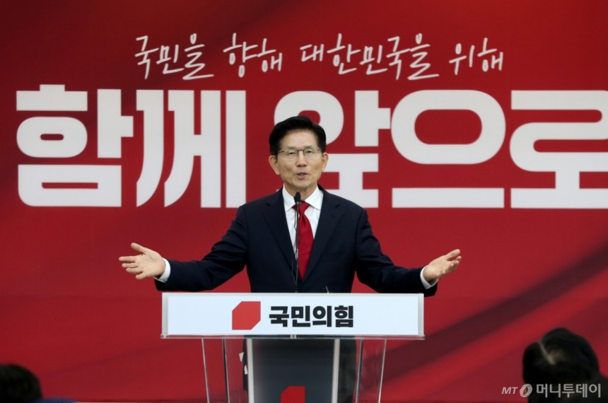 [서울=뉴시스] 김문수 국민의힘 대선후보가 9일 오후 경기도 수원시 장안구 국민의힘 경기도당 강당에서 열린 경기도당 선거대책위 발대식에서 발언을 하고 있다.(사진=김문수 캠프 제공) 2025.05.09.photo