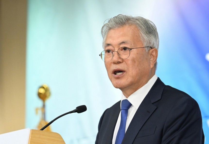  문재인 전 대통령이 지난달 25일 서울 여의도 국회도서관에서 열린 4.27 판문점선언 7주년 기념식에서 기념사를 하고 있다./사진=뉴시