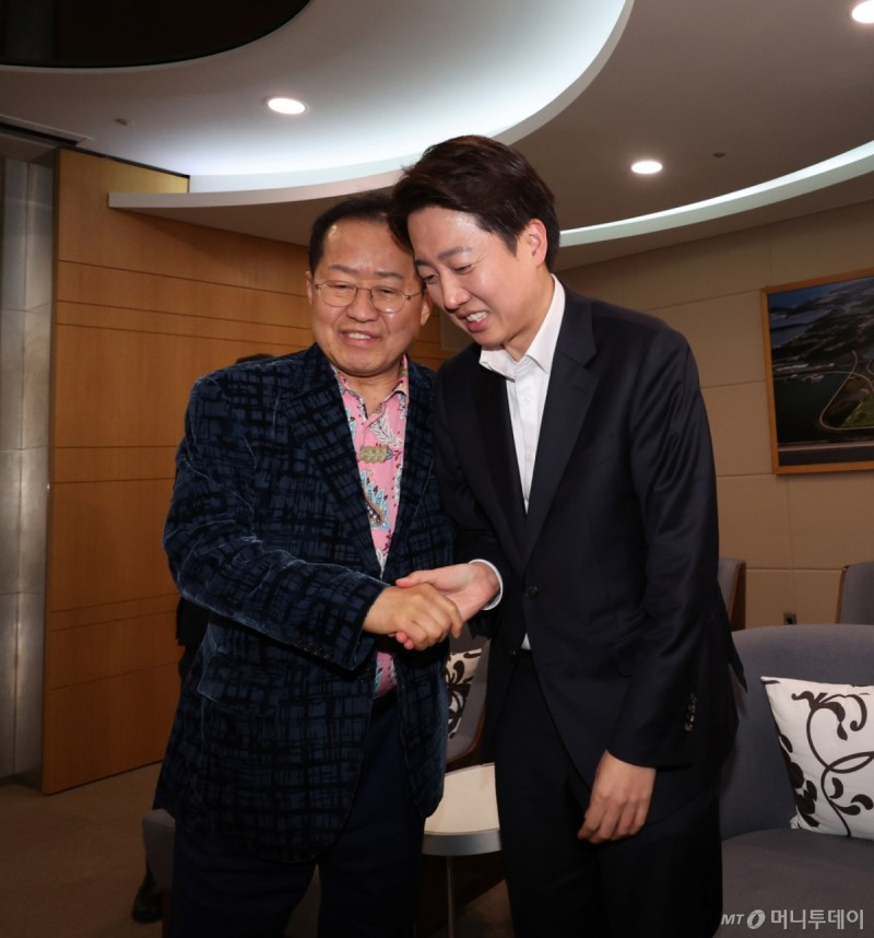 <b>홍준표</b> "<b>이재명</b>·<b>이준석</b> 양자구도"…<b>이준석</b> "내가 보수의 적장자"