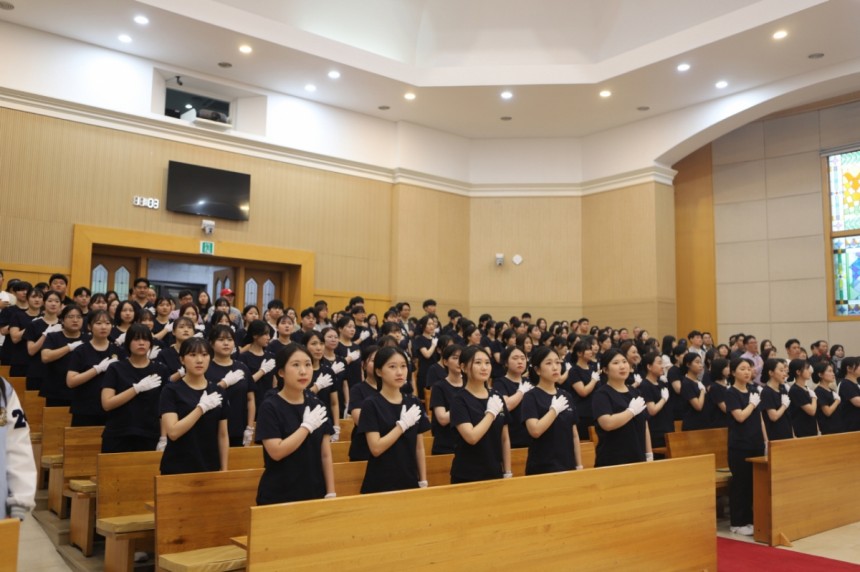 호서대 간호학과 재학생들이 '나이팅게일 선서식'을 치르고 있다./사진제공=호서대