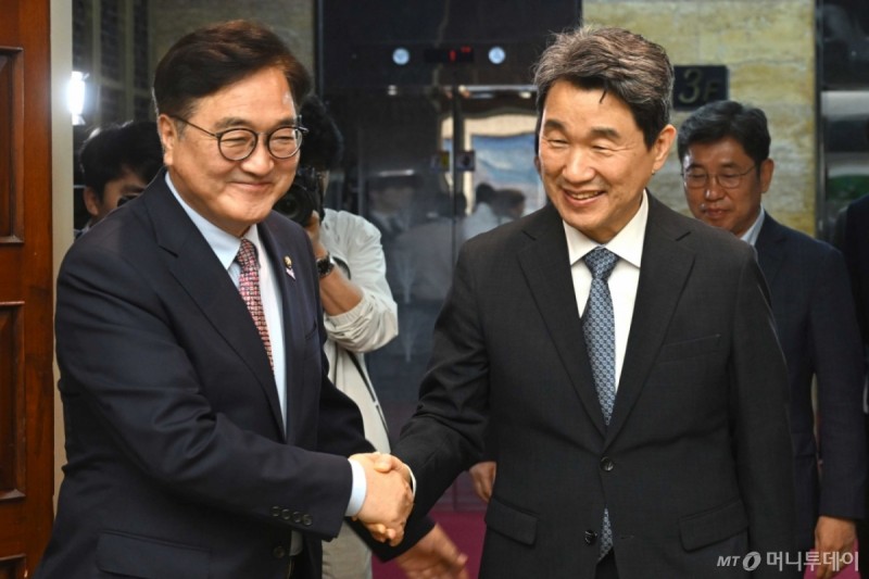 <b>우원식</b>, <b>이주호</b> 권한대행 만나 "6·3<b>대선</b> 공정 <b>관리</b>에 만전을 기해달라...