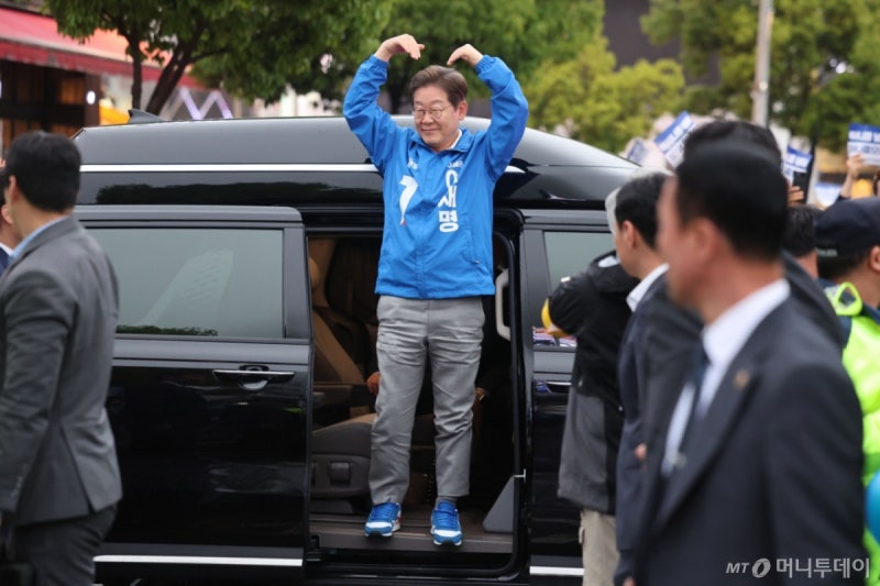 대선 <b>지지율</b> 이재명 51%·김문수 29%·이준석 8% - 한국갤럽