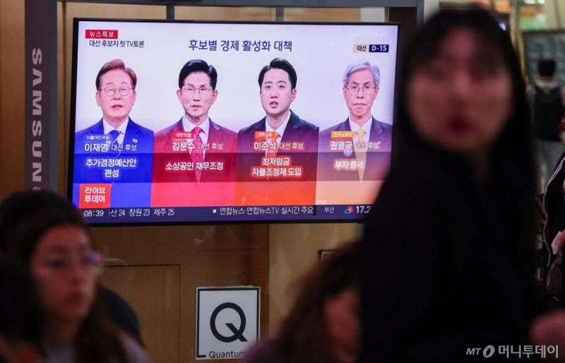 <b>이재명</b> '수성' vs 김문수·이준석 '공세'…오늘 두번째 대선후보 TV토론