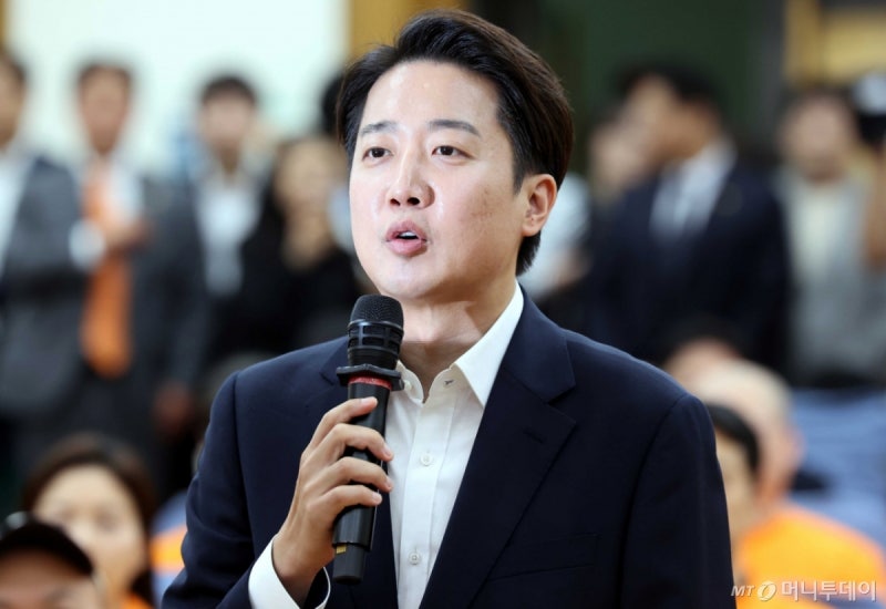 '<b>대선</b> <b>승복</b>' 이준석 "이재명, 경제에 적확한 판단을…야당 역할할 것"
