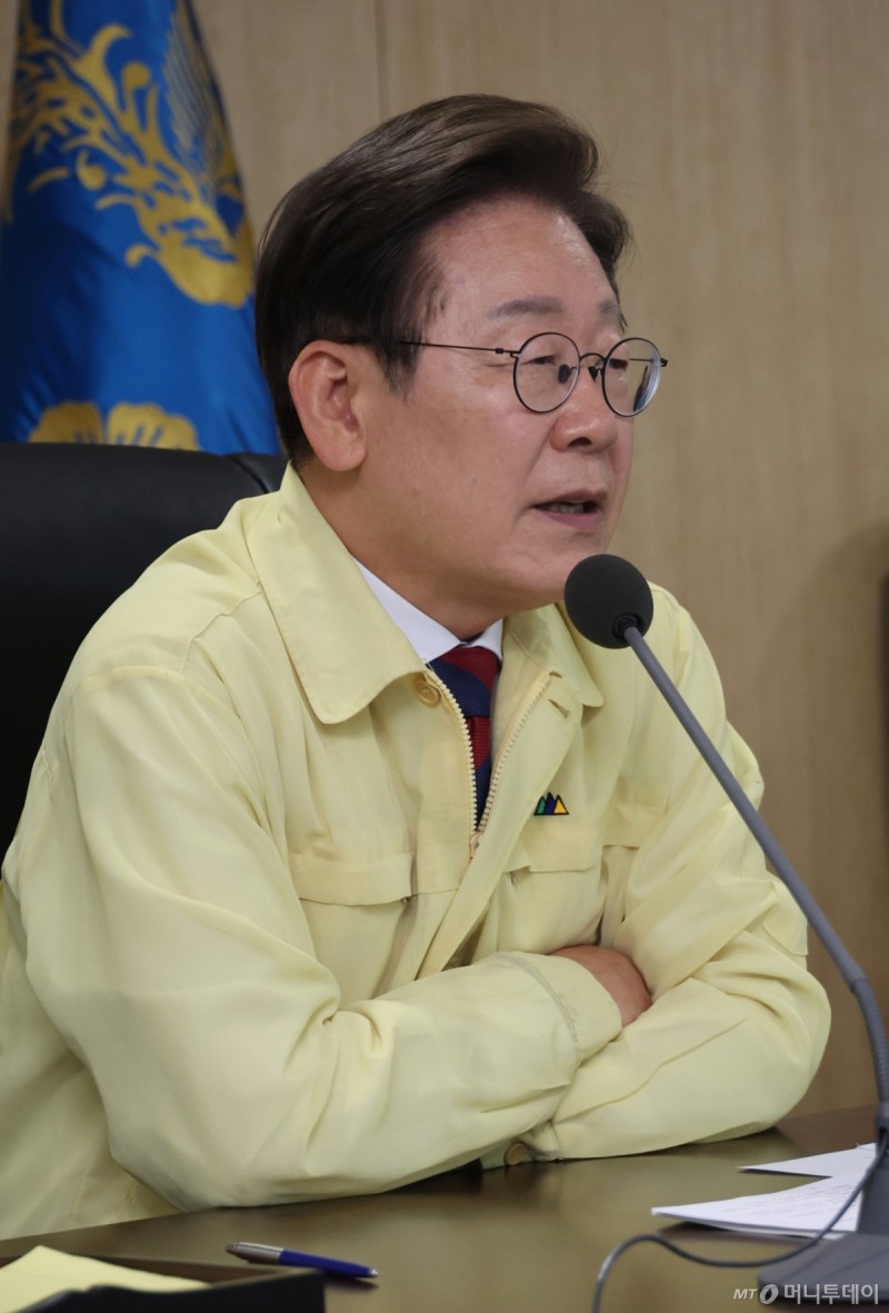 이재명 대통령, 장마철 앞두고 "<b>부주의</b>로 사고시 <b>엄정 책임</b>"