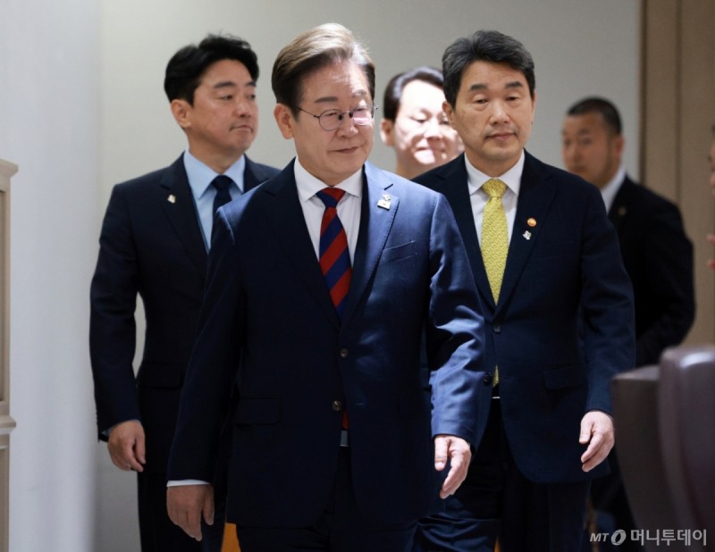 <b>이재명</b> 대통령, 尹 사용하던 <b>한남동 관저</b> 머물기로···왜?