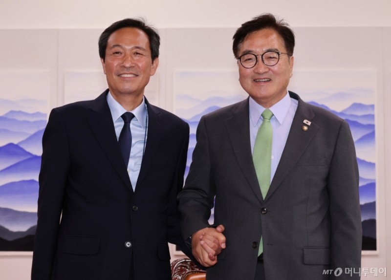 "최우선 과제는 추경"...<b>우상호</b>, 국회에 이재명 대통령 메시지 전달