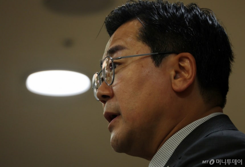 [서울=뉴시스] 김명년 기자 = 박찬대 더불어민주당 의원이 20일 오후 서울 여의도 국회 의원회관에서 열린 '2025 심포지엄 전시국회와 조봉암의 리더십'에서 환영사하고 있다. 2025.06.20.