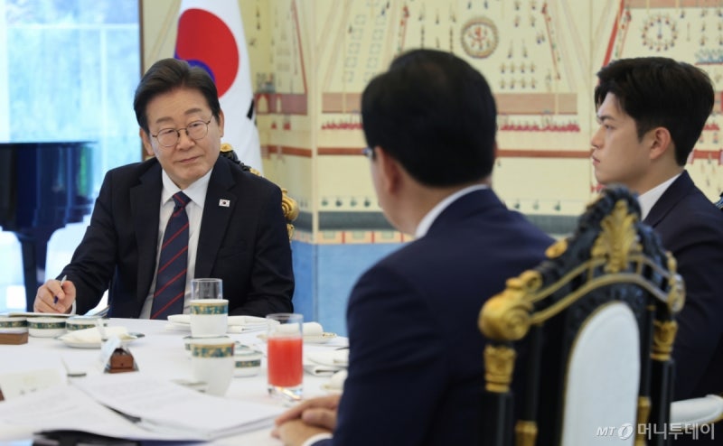 나토 참석 '막판까지' 고민했던 <b>이재명 대통령</b>, 왜 불참 결정했나