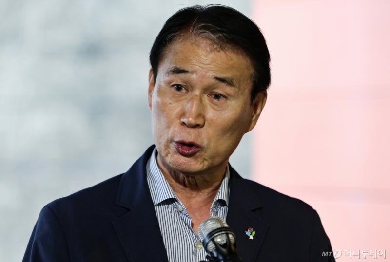권오을 <b>보훈</b>장관 후보 "국가 위한 희생엔 3대까지 <b>보훈</b> 혜택"