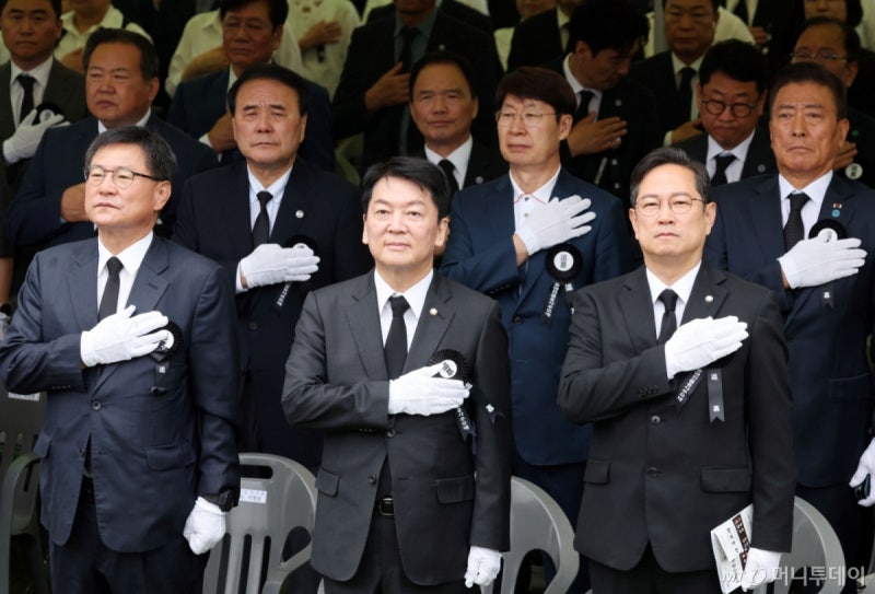 부산 찾은 <b>안철수</b>, 당권 도전 행보?…김문수·한동훈은 '정중동'