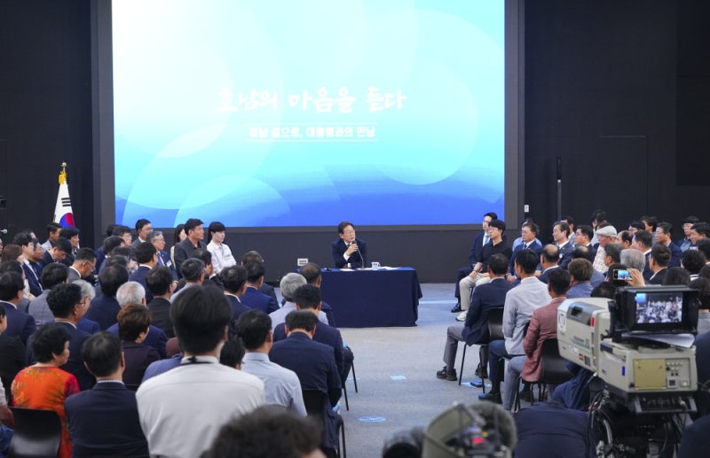 <b>이재명 대통령</b>, <b>광주 군공항</b> 이전 TF 구성 지시에 광주시 환영